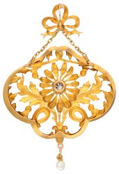 Franse antieke 18K geelgouden opengewerkte hanger met distel decoraties. 