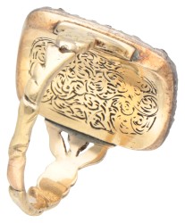 BWG gouden / zilveren entourage ring met boeket op Bristol glas gezet met diamant.