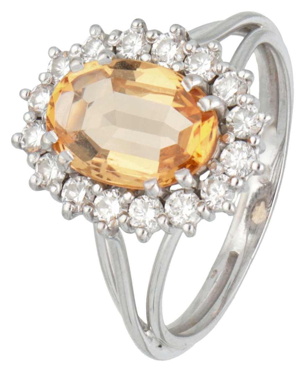 18K Witgouden entourage ring bezet met oranje topaas en diamant.