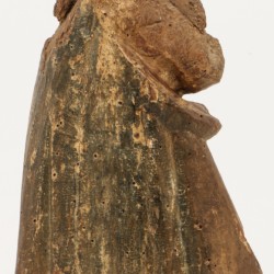 Een heiligenbeeld voorstellende de H. Maria als symbool van kuisheid, 17e eeuw of eerder.