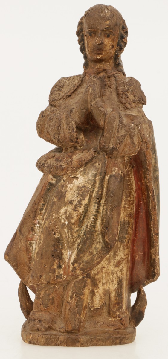 Een heiligenbeeld voorstellende de H. Maria als symbool van kuisheid, 17e eeuw of eerder.