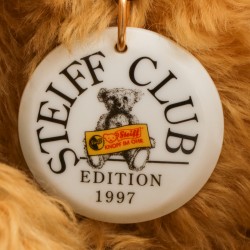Een kavel bestaande uit (2) zgn. 'Teddy' beren waaronder een Steiff Club beer edition 1997.