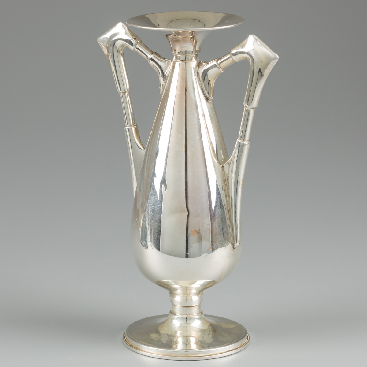 Siervaas Art Deco zilver.