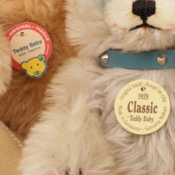 Een lot bestaande uit (4) zgn. 'Teddy' beren. Allen door Steiff.