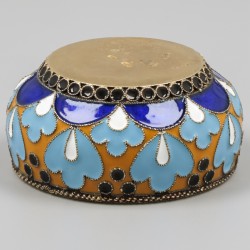 Zoutvat / zoutkelder met emaille inlegwerk, zilver.