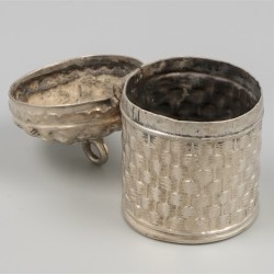 Vingerhoeddoosje, Hendrik Griste senior, Amsterdam ca. 1765, zilver.