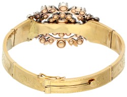 Antieke 18K geelgouden armband met zilveren applique bezet met roos geslepen diamanten in een florale zetting.