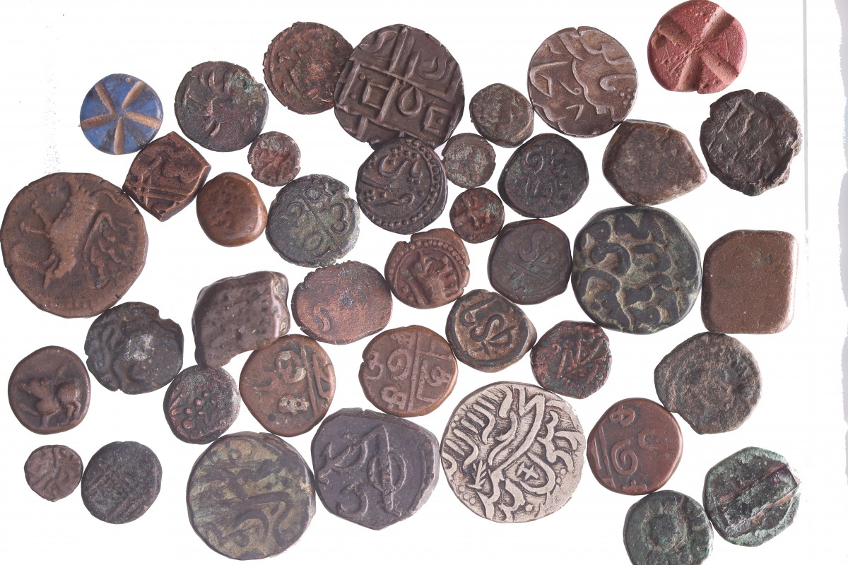 South east Asia/India. Lot (39) Bronze and Silver coins.