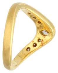 18K Geelgouden gematteerde V-ring met peervormige diamant.