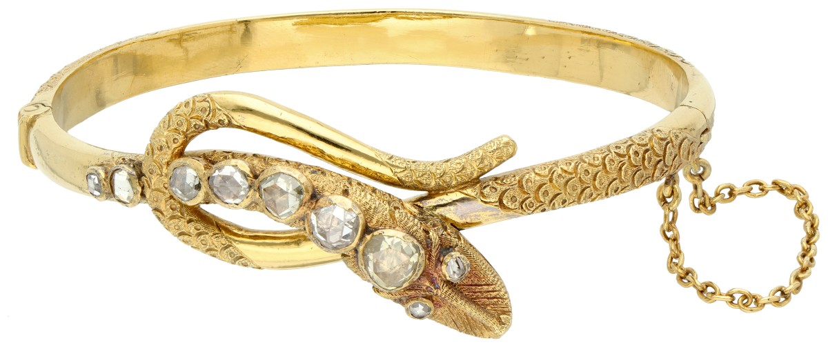 18K Geelgouden slangenarmband met diamant gezet op folie.