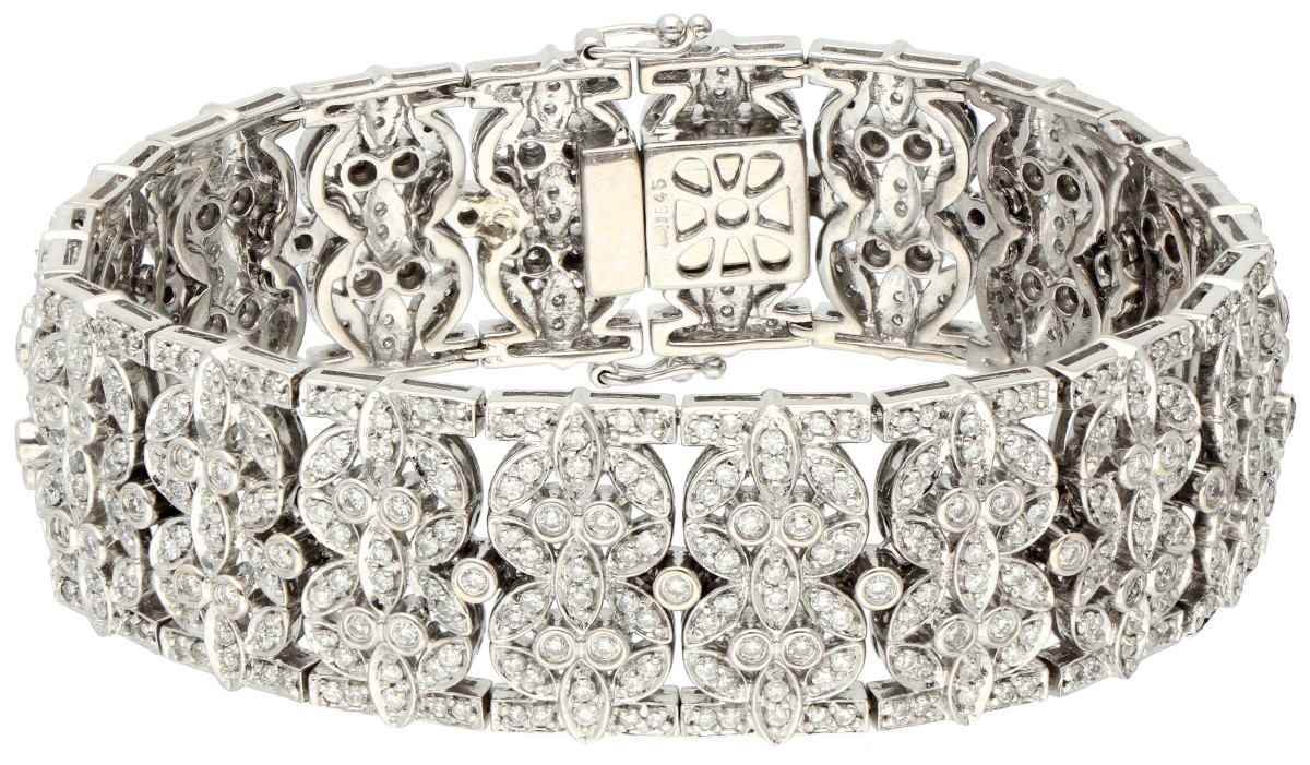18K Witgouden armband bezet met ca. 5.60 ct. diamant.