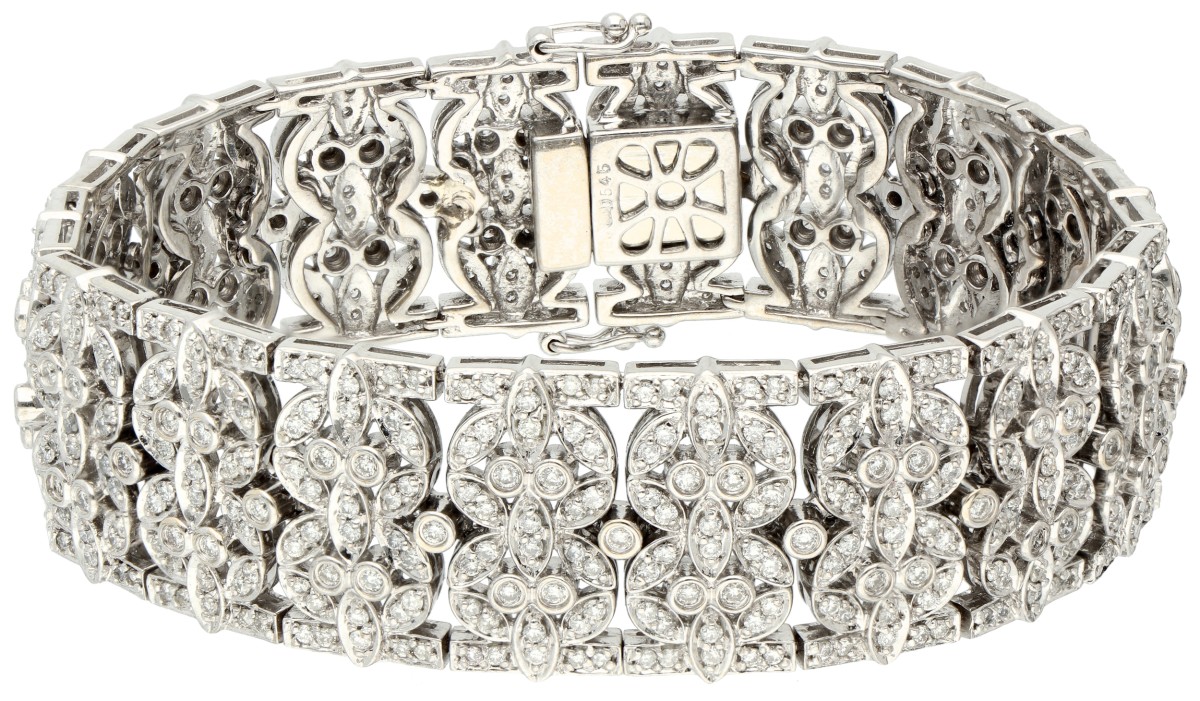 18K Witgouden armband bezet met ca. 5.60 ct. diamant.