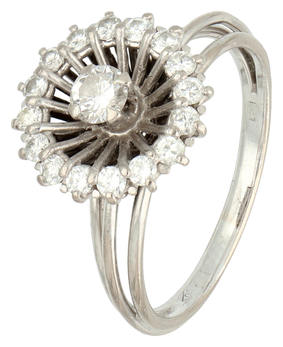 18K Witgouden entourage ring bezet met ca. 0.73 ct. diamant.