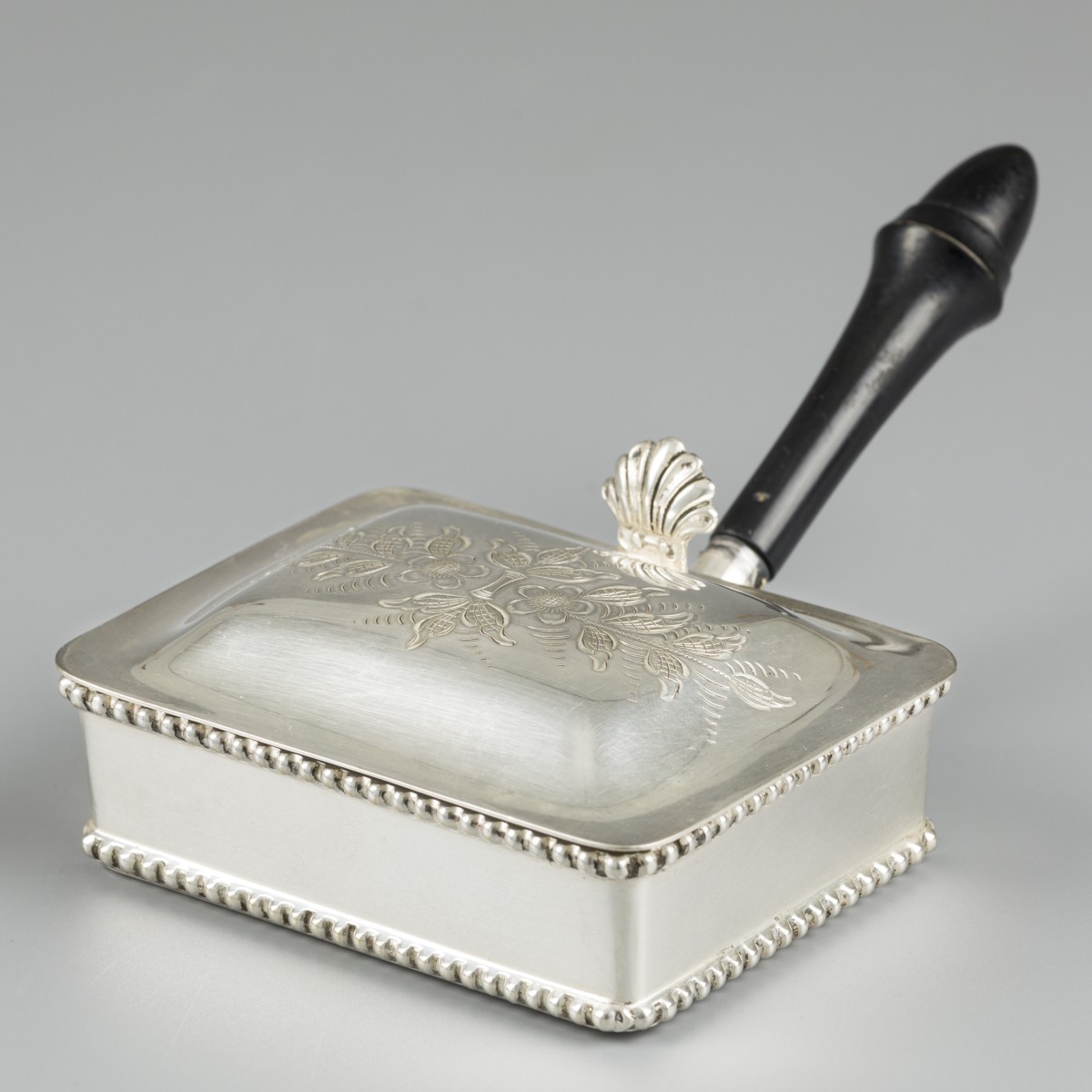 Asbakleger zilver.