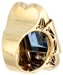 14K Geelgouden retro ring bezet met synthetische spinel en diamant.