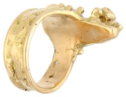 18K Geelgouden naturalistische ring met roze stersaffier.