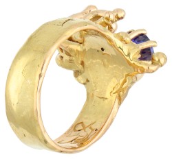 18K Geelgouden naturalistische ring met paarse steen.