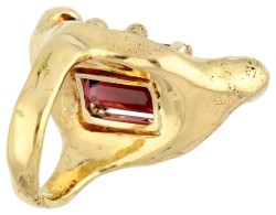 14K Geelgouden naturalistische ring met ca. 14 ct. oranjebruine topaas.