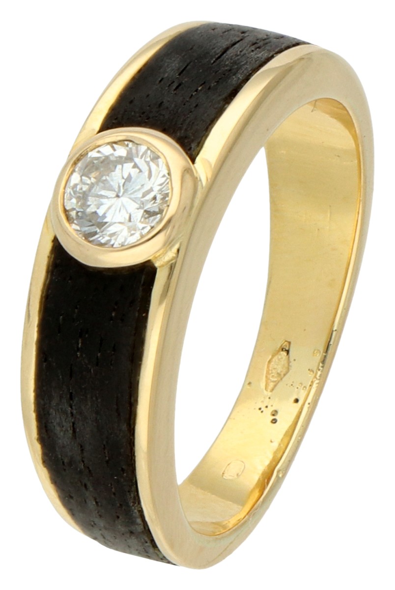 18K Geelgouden ring met diamant ingelegd met hoorn.