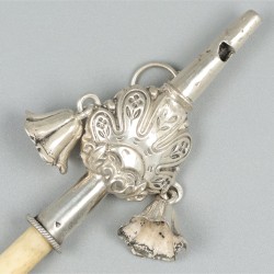 Baby rammelaar, zilver.