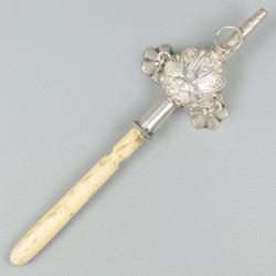 Baby rammelaar, zilver.
