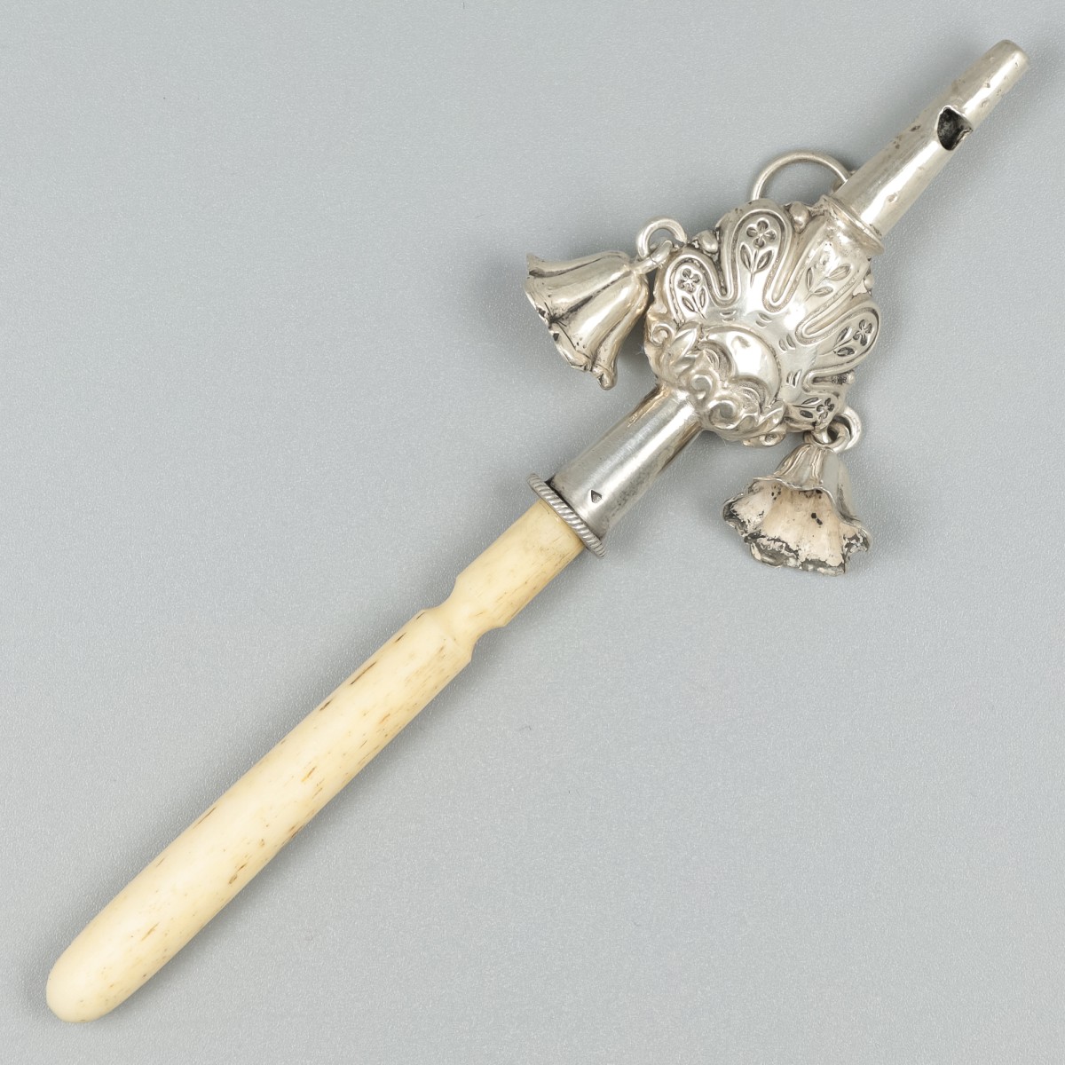 Baby rammelaar, zilver.