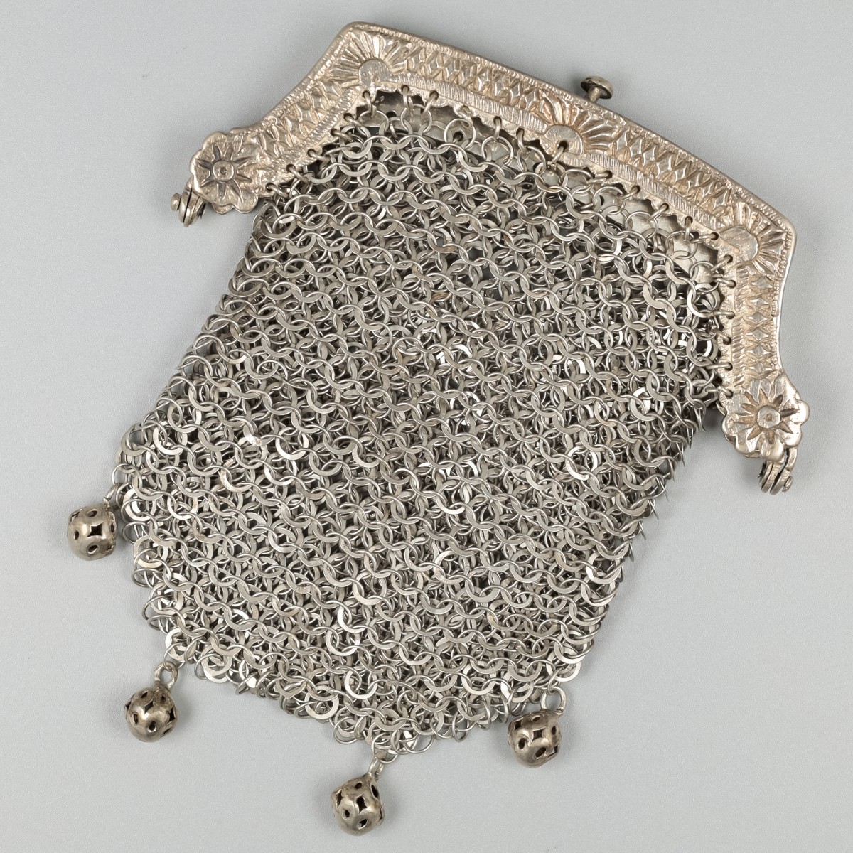 Beugelbeursje zilver.