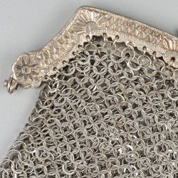 Beugelbeursje zilver.