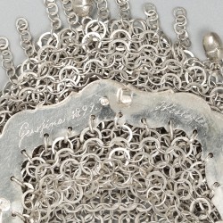 Beugelbeursje zilver.