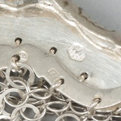 Beugelbeursje zilver.