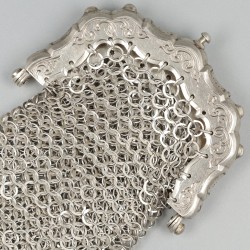Beugelbeursje zilver.