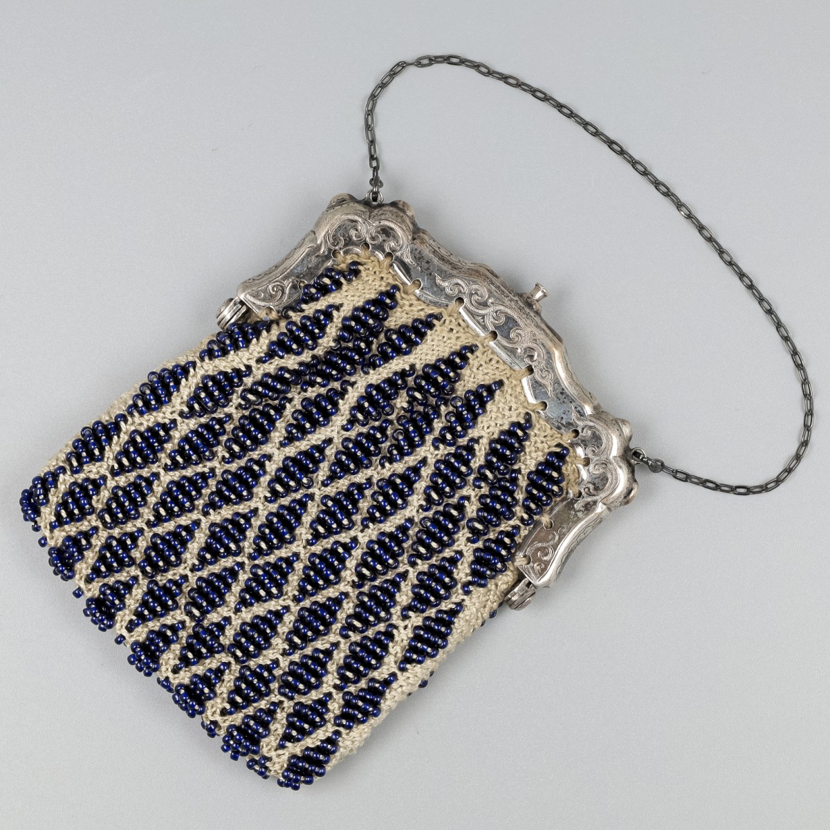 Beugelbeursje zilver.