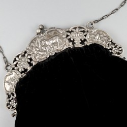 Beugeltas zilver.