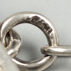 Beugeltas zilver.