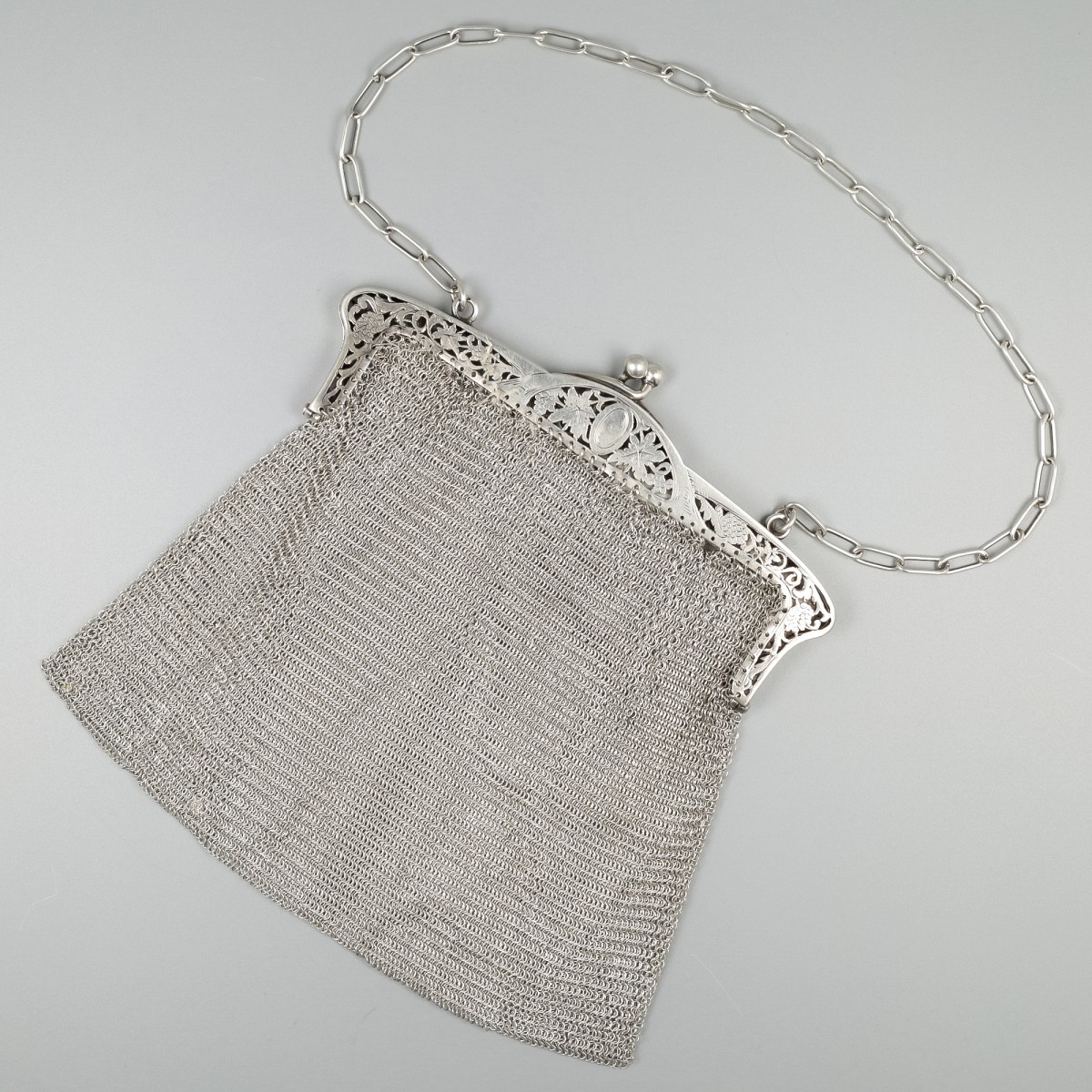 Beugeltas zilver.