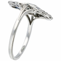 Platina / witgouden Art Deco ring, met ca. 0.16 ct. diamant en natuurlijke saffier - Pt 850 en 14 kt.