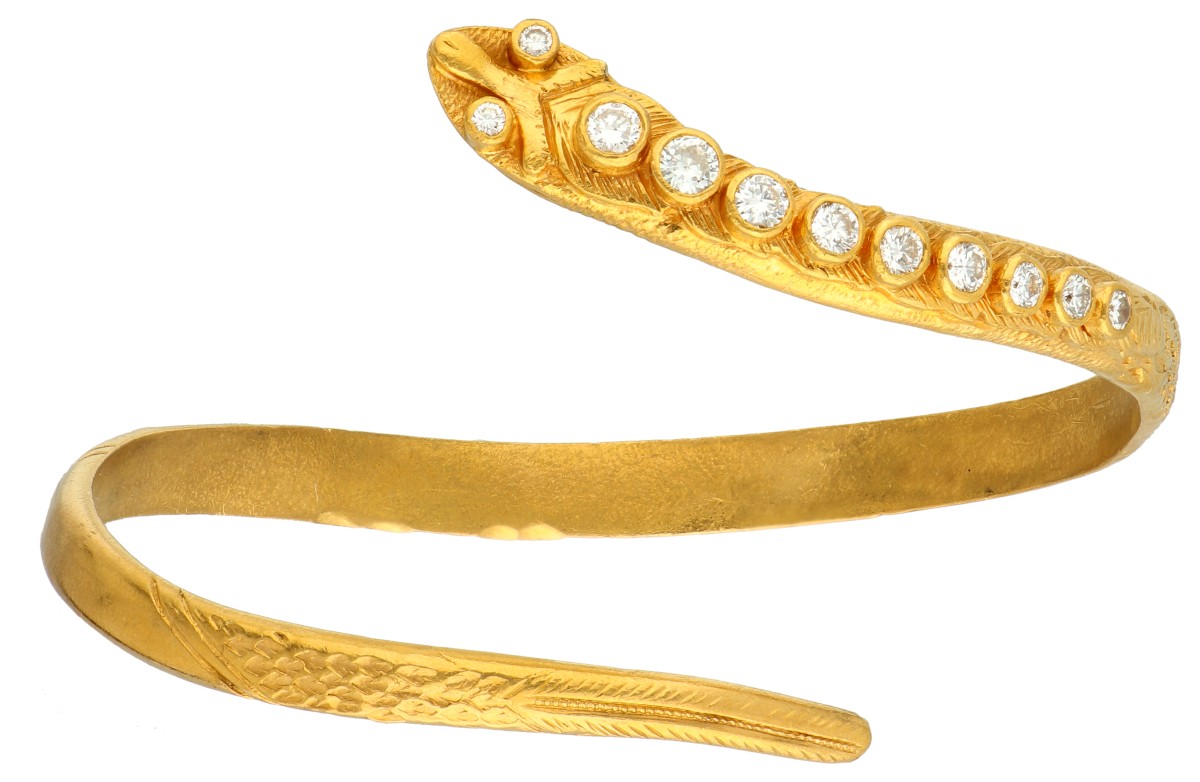 22K Geelgouden slangenarmband bezet met ca. 0.91 ct. diamant.