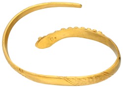 22K Geelgouden slangenarmband bezet met ca. 0.91 ct. diamant.