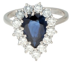 Platina entourage ring bezet met ca. 3.0 ct. natuurlijke saffier en diamant.