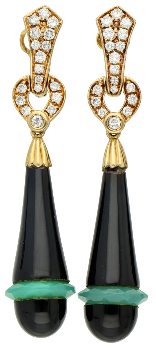 18K Geelgouden Art Deco-stijl oorhangers bezet met ca. 0.86 ct. diamant, een onyx pampel en chrysopraas.