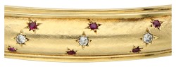 No Reserve - 14K Geelgouden bangle armband bezet met diamant en synthetische robijn.