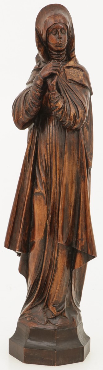 Een houten sculptuur, Pleurant, Josef Gluck Werkstatte fur Holzbeldkunst Biberach (Baden).