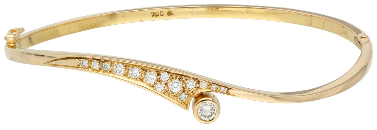 18K Geelgouden asymmetrische bangle armband bezet met ca. 0.32 ct. diamant.