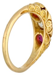 18K Geelgouden demi-alliance ring bezet met oud geslepen diamant en robijn.