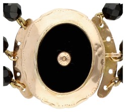 Drierijig onyx collier met 14K geelgouden antiek slot.