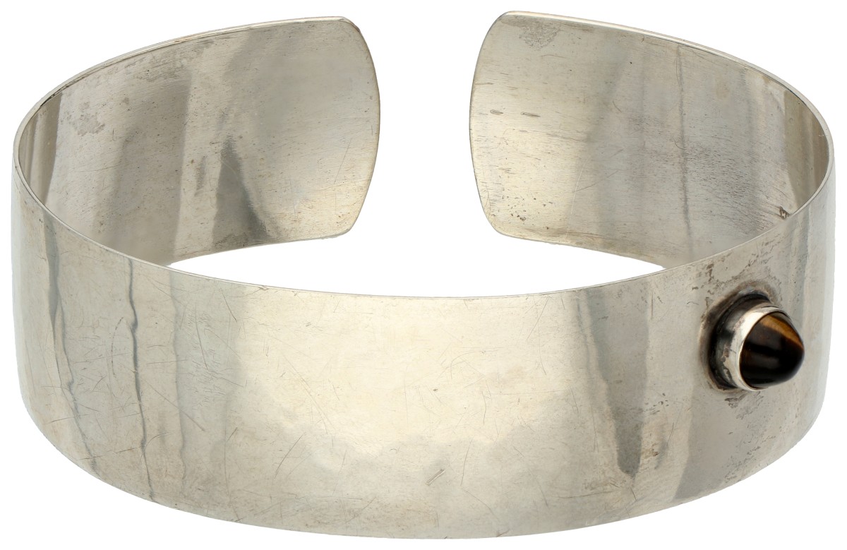 Finse jaren 1960 zilveren design cuff armband bezet met tijgeroog.