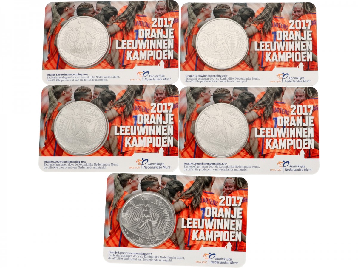 Nederland. Lot (5) Oranje Leeuwinnenpenning in Coincard. 2017.