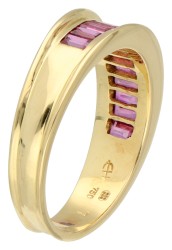 18K Geelgouden demi-alliance ring met natuurlijke robijn.