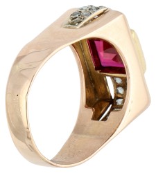 14K Roségouden retro ring bezet met synthetische robijn en diamant.