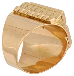 18K Roségouden vintage ring met graveerplaatje en bezet met synthetische robijn.